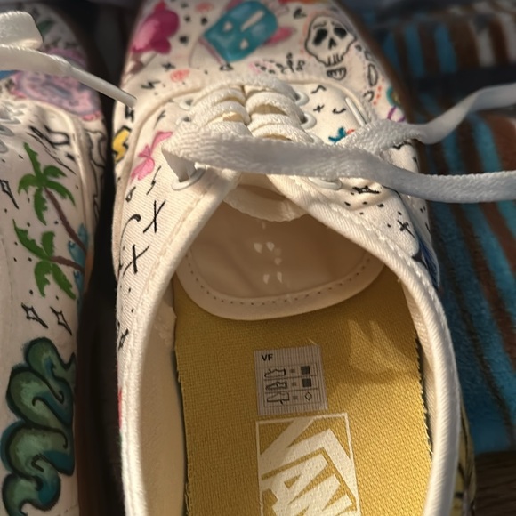 Custom Vans. Hand painted with different artwork - Picture 6 of 7